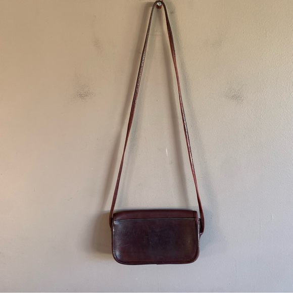 Vintage 70’s Coach Dinky Mini Leather Crossbody in Burgundy - Picture 3 of 10